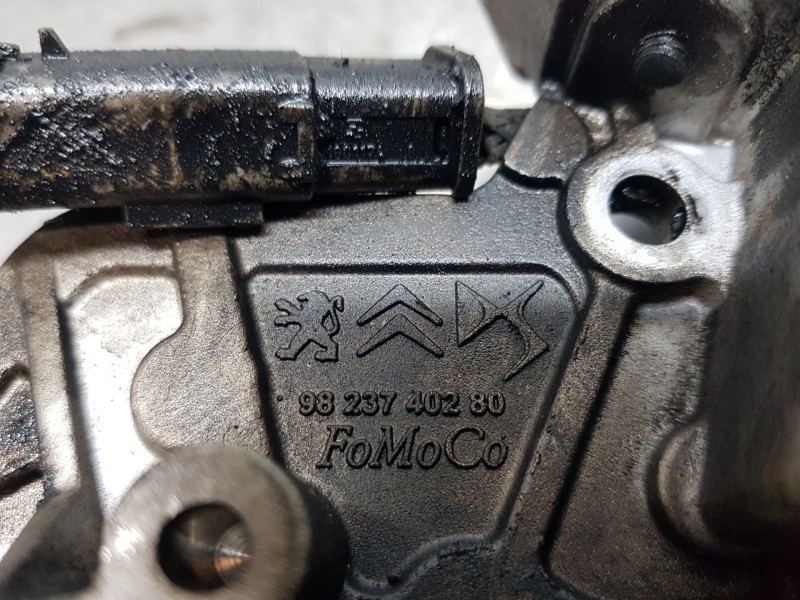 Recambio de bomba aceite para peugeot rifter acces referencia OEM IAM 9823740280  