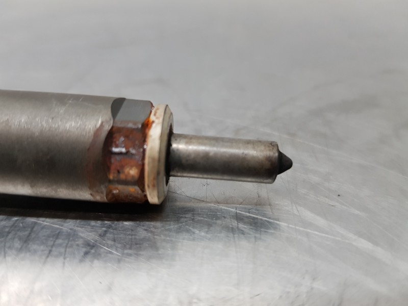 Recambio de inyector para toyota auris active referencia OEM IAM 0445110221  