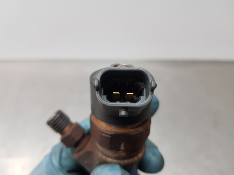 Recambio de inyector para toyota auris active referencia OEM IAM 0445110221  