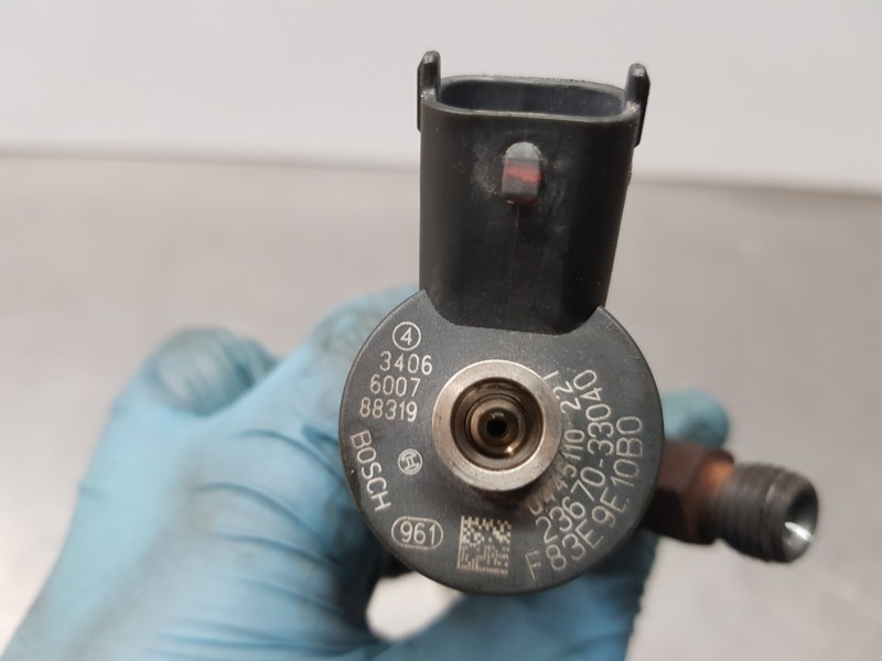 Recambio de inyector para toyota auris active referencia OEM IAM 0445110221  