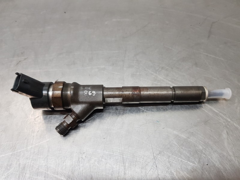 Recambio de inyector para toyota auris active referencia OEM IAM 0445110221  