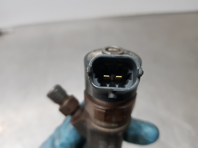 Recambio de inyector para toyota auris active referencia OEM IAM 0445110221  