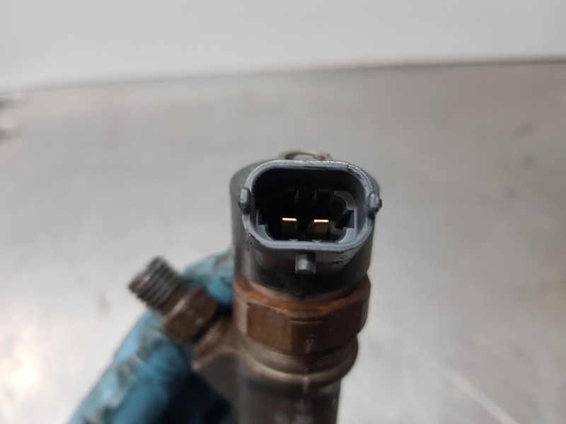 Recambio de inyector para toyota auris active referencia OEM IAM 0445110221  