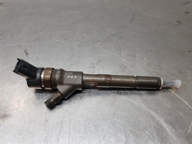 Recambio de inyector para toyota auris active referencia OEM IAM 0445110221  