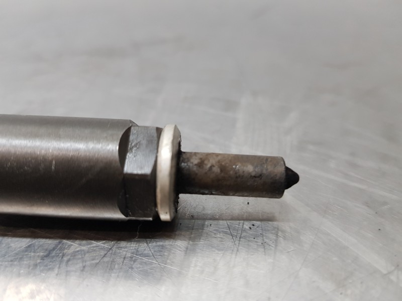 Recambio de inyector para toyota auris active referencia OEM IAM 0445110221  