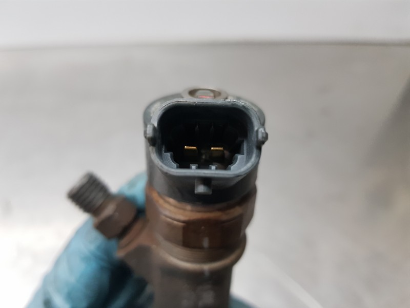 Recambio de inyector para toyota auris active referencia OEM IAM 0445110221  