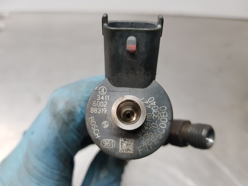 Recambio de inyector para toyota auris active referencia OEM IAM 0445110221  