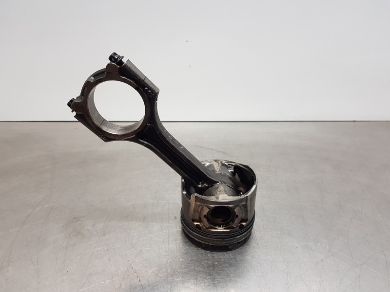 Recambio de biela para kia carens ( ) drive referencia OEM IAM 235102A300  