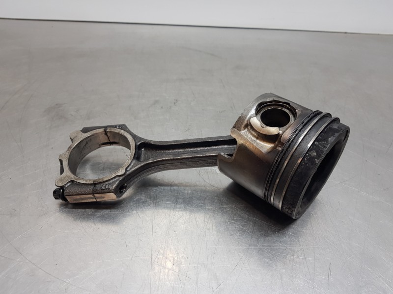 Recambio de biela para kia carens ( ) drive referencia OEM IAM 235102A300  