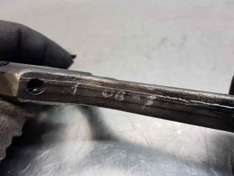 Recambio de biela para kia carens ( ) drive referencia OEM IAM 235102A300  