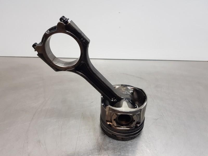 Recambio de biela para kia carens ( ) drive referencia OEM IAM 235102A300  