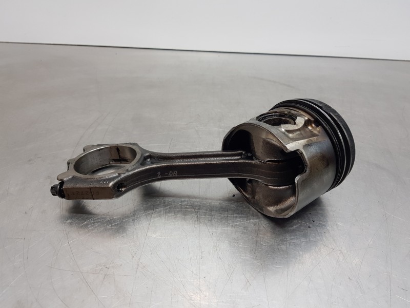 Recambio de biela para kia carens ( ) drive referencia OEM IAM 235102A300  