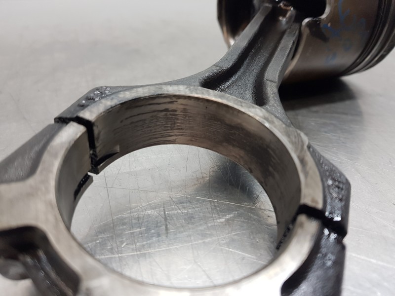 Recambio de biela para kia carens ( ) drive referencia OEM IAM 235102A300  