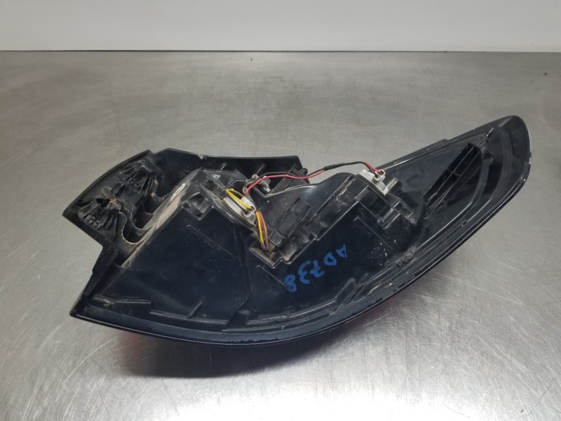 Recambio de piloto trasero izquierdo para opel zafira tourer selective referencia OEM IAM 13386604 39033312 