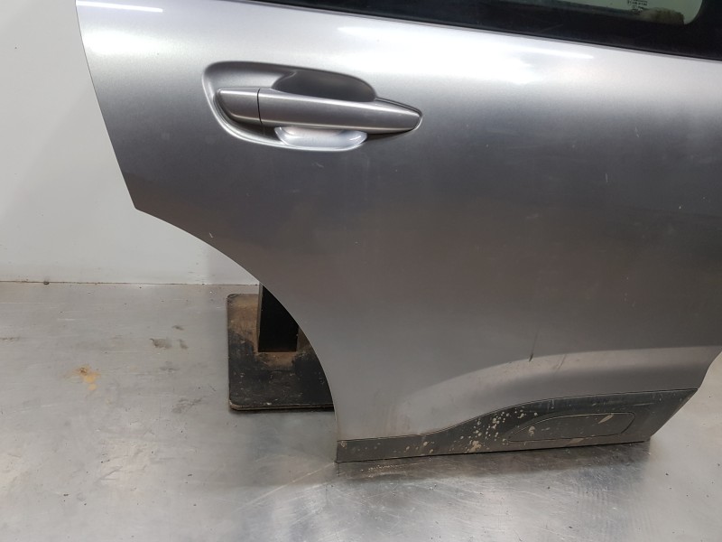 Recambio de puerta trasera derecha para citroen c4 cactus bluehdi referencia OEM IAM 9821336180  