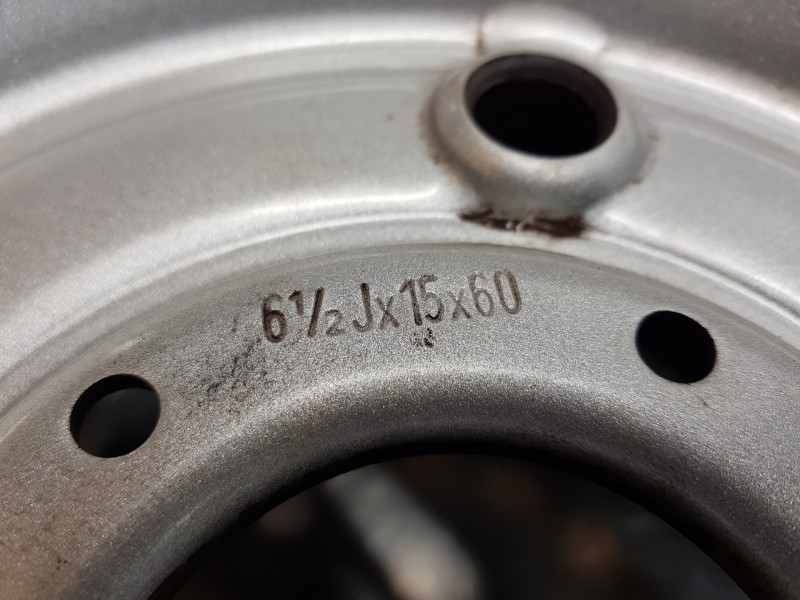 Recambio de llanta para ford transit custom kasten custom referencia OEM IAM 2210122 KK211015AA KK211015BA