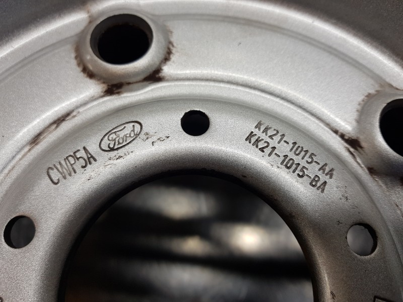 Recambio de llanta para ford transit custom kasten custom referencia OEM IAM 2210122 KK211015AA KK211015BA