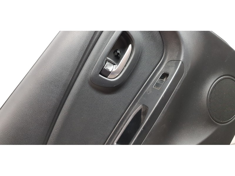 Recambio de guarnecido tapizado puerta trasera izquierda para toyota yaris hybrid active referencia OEM IAM 676400DL70C0  