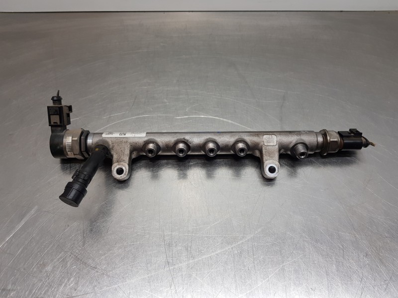 Recambio de rampa inyectora para audi q5 (8r) quattro referencia OEM IAM 03L130089A  