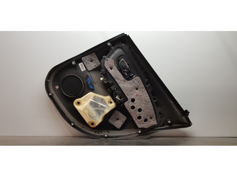 Recambio de guarnecido tapizado puerta trasera izquierda para toyota yaris hybrid active referencia OEM IAM 676400DL70C0  