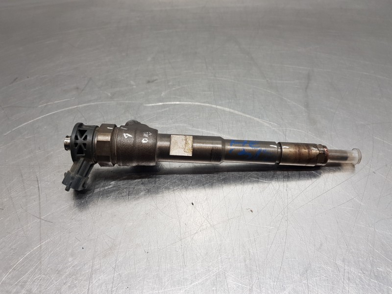 Recambio de inyector para renault kangoo combi referencia OEM IAM 0445110652 H8201453073 