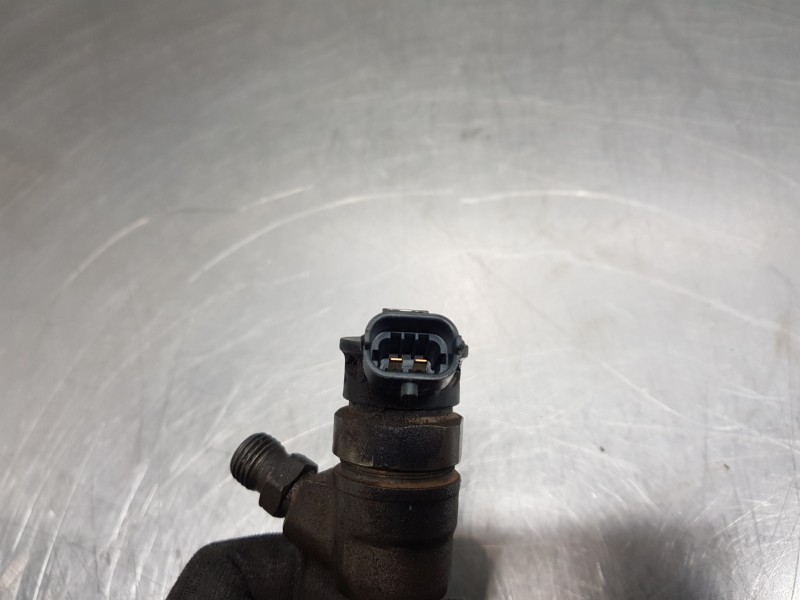 Recambio de inyector para renault kangoo combi referencia OEM IAM 0445110652 H8201453073 