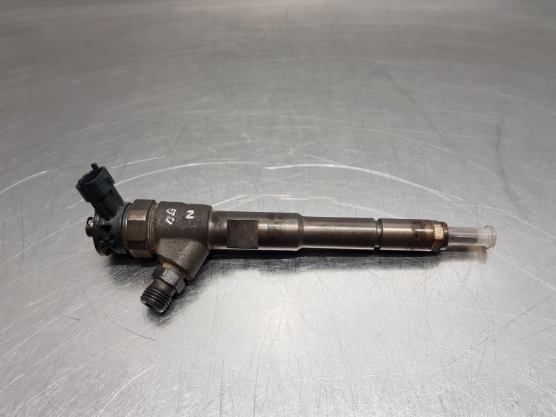 Recambio de inyector para renault kangoo combi referencia OEM IAM 0445110652 H8201453073 