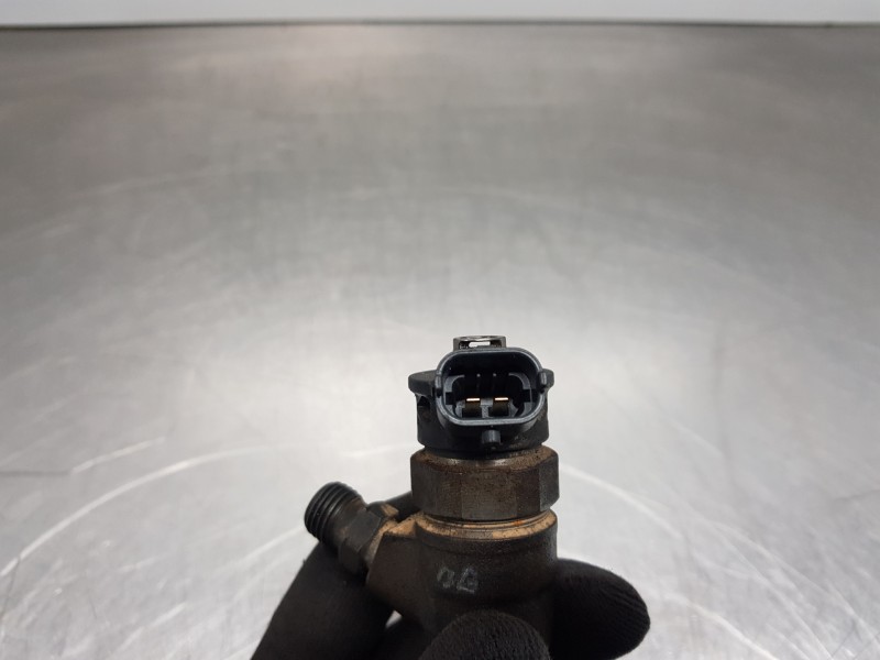 Recambio de inyector para renault kangoo combi referencia OEM IAM 0445110652 H8201453073 