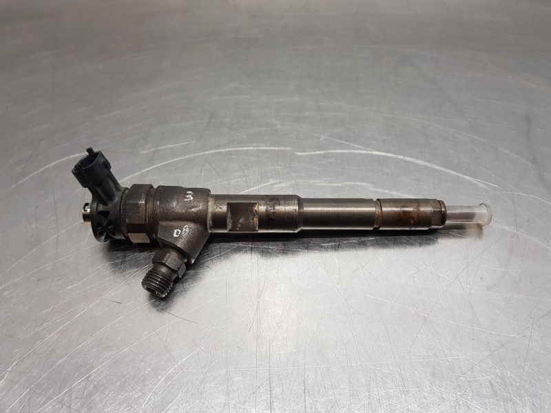 Recambio de inyector para renault kangoo combi referencia OEM IAM 0445110652 H8201453073 