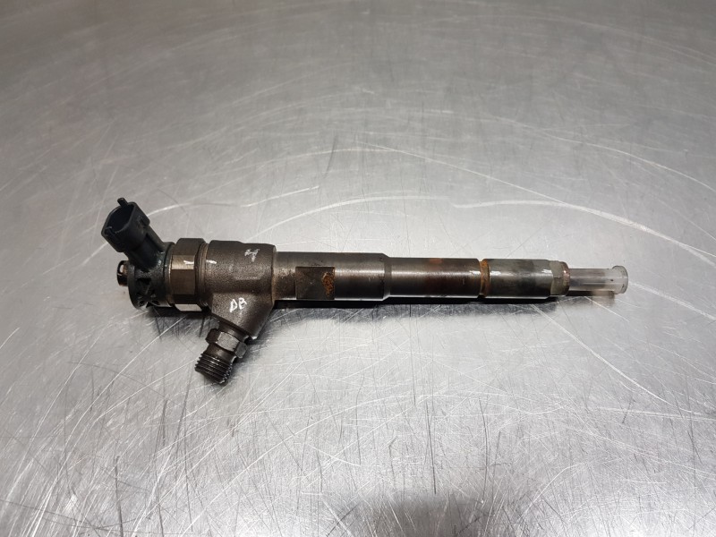 Recambio de inyector para renault kangoo combi referencia OEM IAM 0445110652 H8201453073 