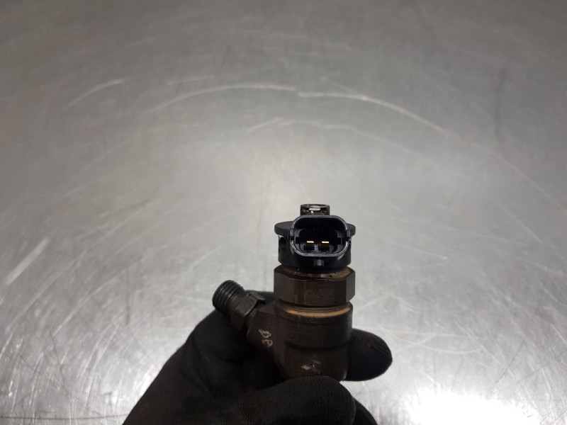 Recambio de inyector para renault kangoo combi referencia OEM IAM 0445110652 H8201453073 