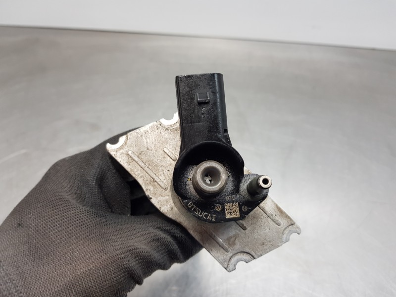 Recambio de inyector para audi q5 (8r) quattro referencia OEM IAM 03L130277  