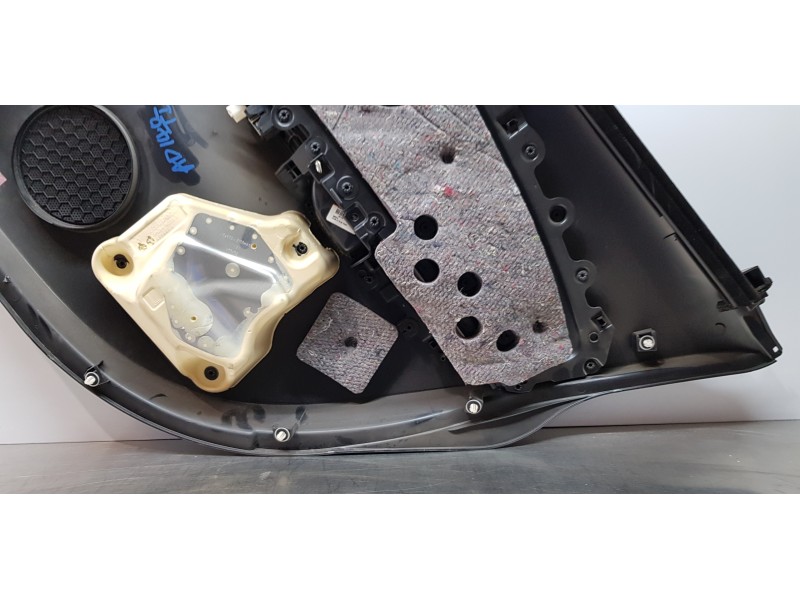 Recambio de guarnecido tapizado puerta trasera izquierda para toyota yaris hybrid active referencia OEM IAM 676400DL70C0  