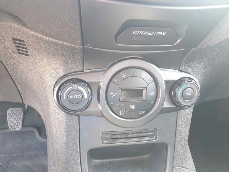 ford fiesta (ccn) del año 2015