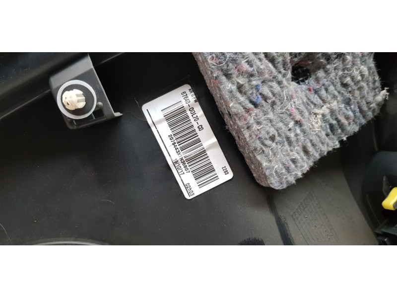 Recambio de guarnecido tapizado puerta trasera izquierda para toyota yaris hybrid active referencia OEM IAM 676400DL70C0  