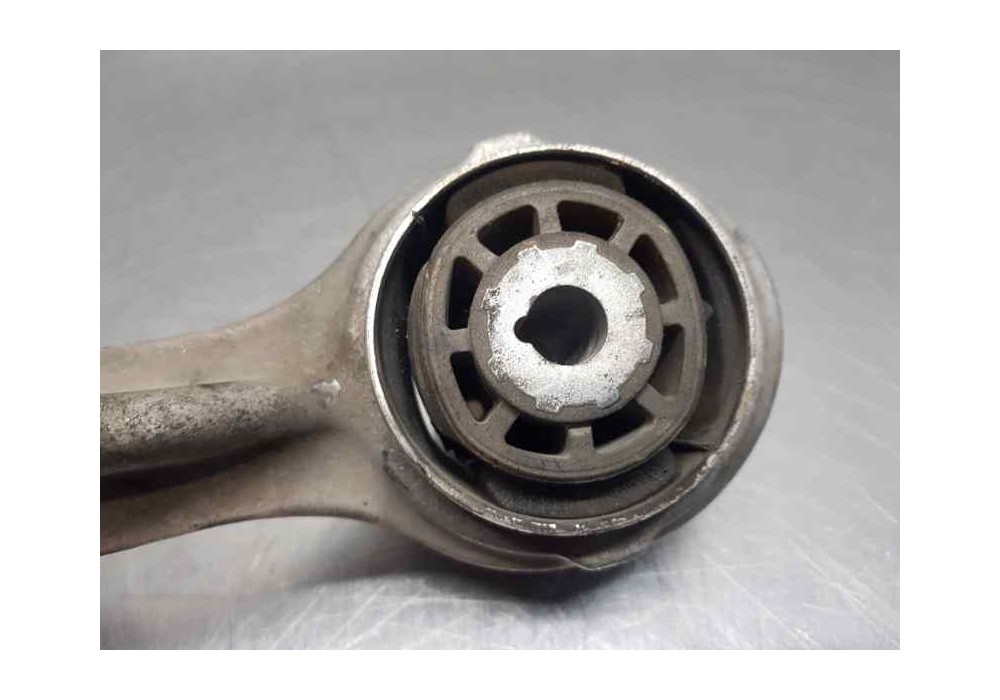 Recambio de brazo suspension inferior delantero izquierdo para mercedes clase c (w205) lim. bluetec referencia OEM IAM A20533013