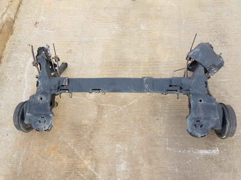 Recambio de puente trasero para citroen c4 cactus bluehdi referencia OEM IAM 1607197180  