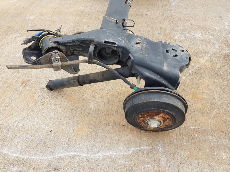 Recambio de puente trasero para citroen c4 cactus bluehdi referencia OEM IAM 1607197180  