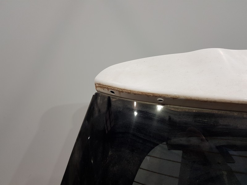 Recambio de porton trasero para toyota yaris hybrid referencia OEM IAM 67005K0030  