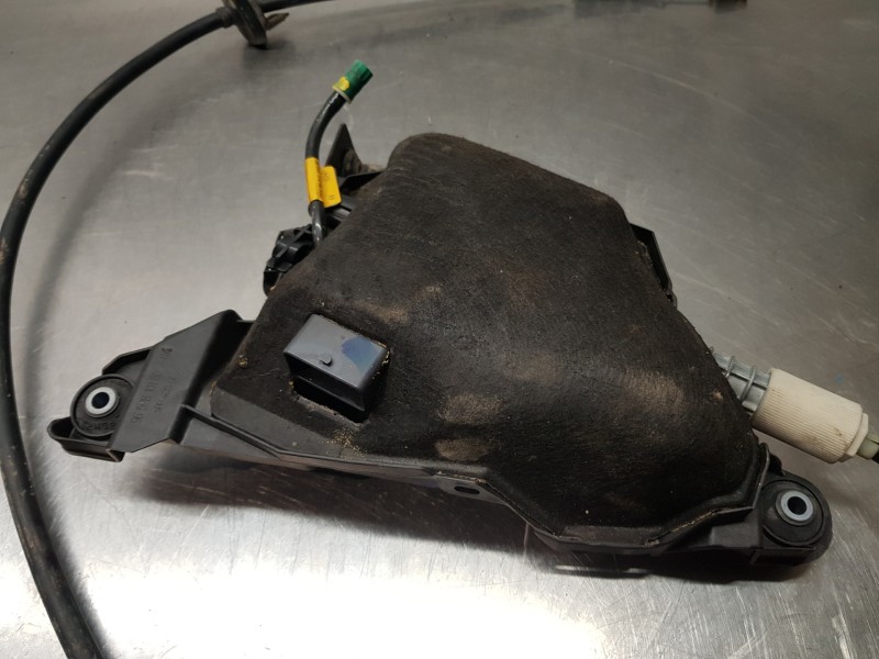 Recambio de freno de mano electrico para citroen c4 picasso sx referencia OEM IAM 470220  