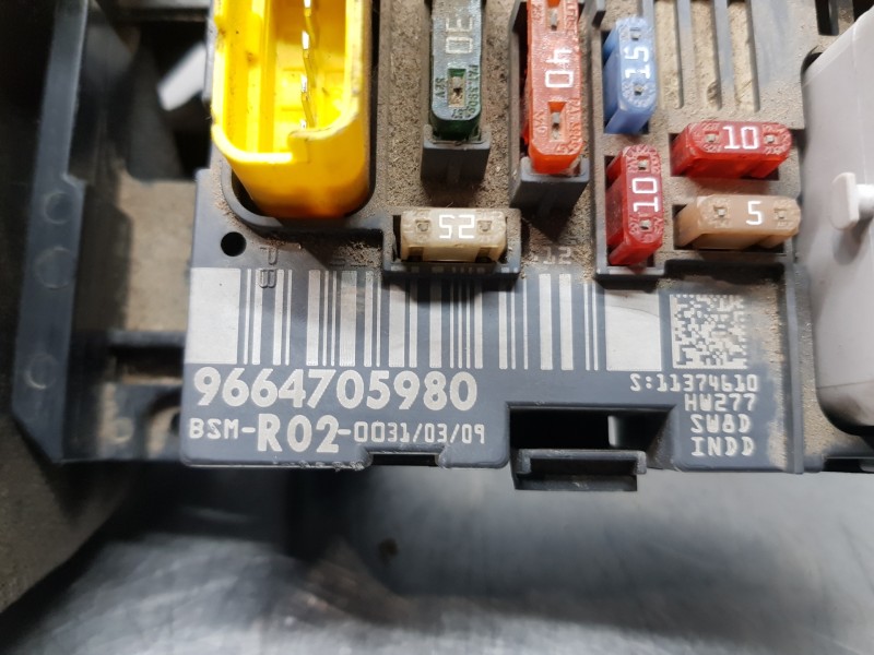 Recambio de caja reles / fusibles para citroen c4 picasso sx referencia OEM IAM 9664705980  