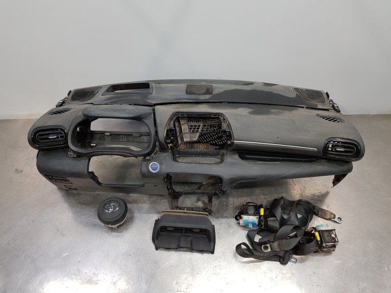 Recambio de kit airbag para toyota yaris hybrid referencia OEM IAM 55302K0061C0  