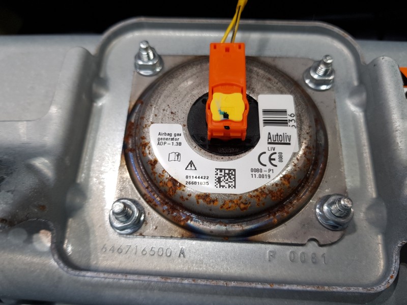 Recambio de kit airbag para toyota yaris hybrid referencia OEM IAM 55302K0061C0  