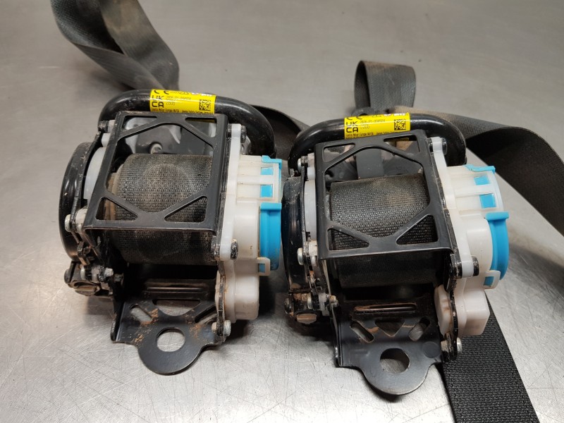 Recambio de kit airbag para toyota yaris hybrid referencia OEM IAM 55302K0061C0  