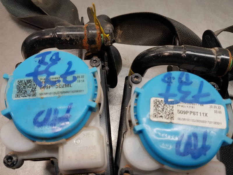 Recambio de kit airbag para toyota yaris hybrid referencia OEM IAM 55302K0061C0  