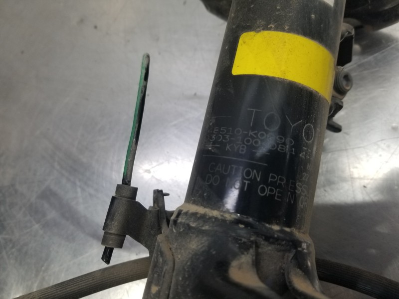 Recambio de amortiguador delantero derecho para toyota yaris hybrid referencia OEM IAM 48510K0090 48510K090 