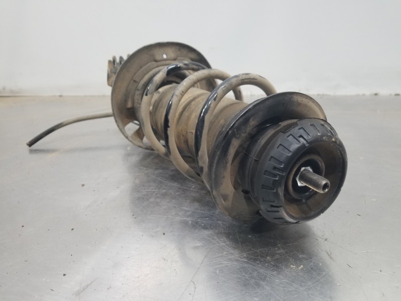 Recambio de amortiguador delantero izquierdo para toyota yaris hybrid referencia OEM IAM 48520K0090  