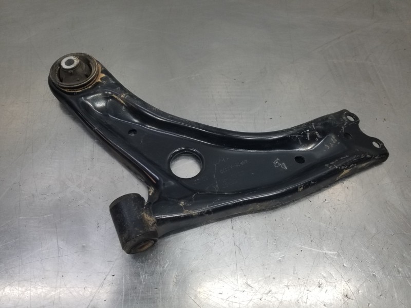 Recambio de brazo suspension inferior delantero izquierdo para toyota yaris hybrid referencia OEM IAM 48069K0020  