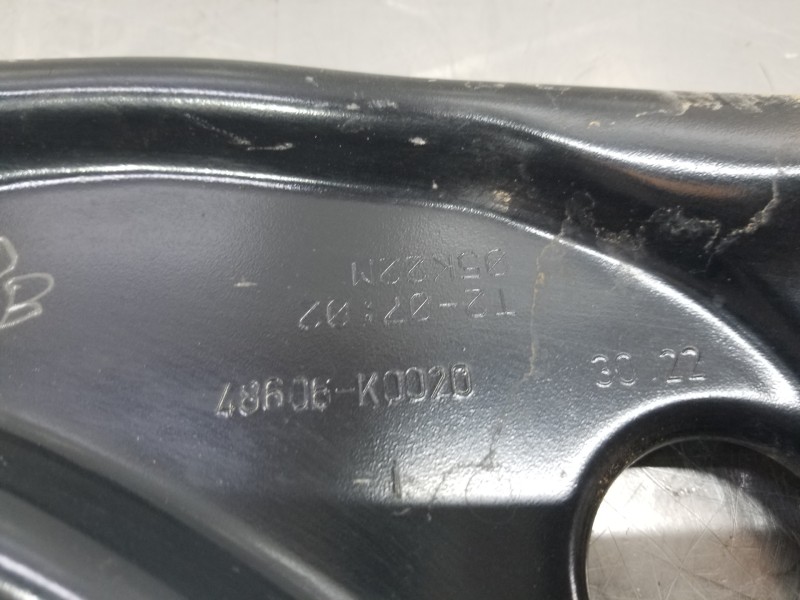 Recambio de brazo suspension inferior delantero izquierdo para toyota yaris hybrid referencia OEM IAM 48069K0020  