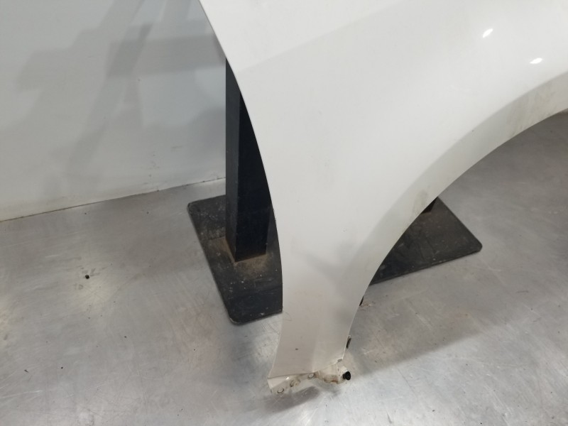 Recambio de aleta delantera derecha para toyota yaris hybrid referencia OEM IAM 53811K0070  